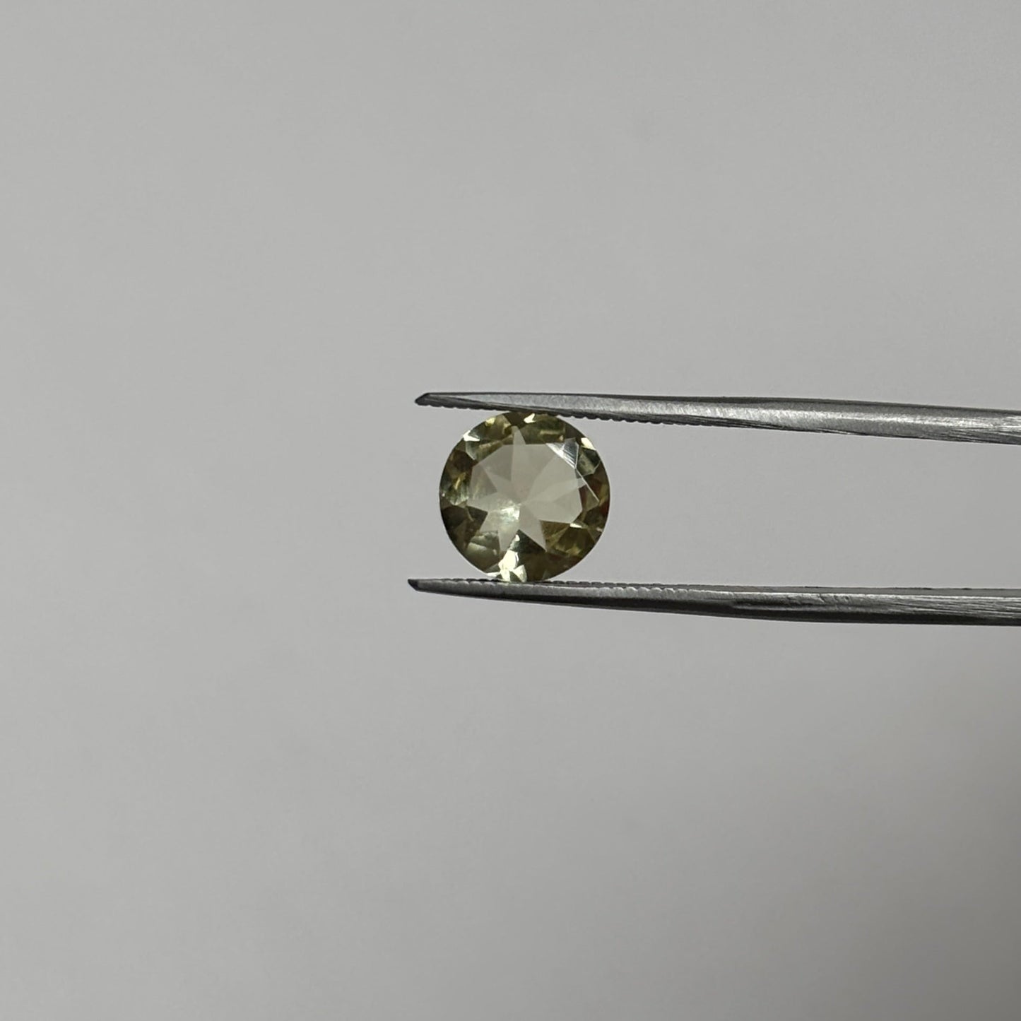 Green Amethyst - Round Brilliant 8mm